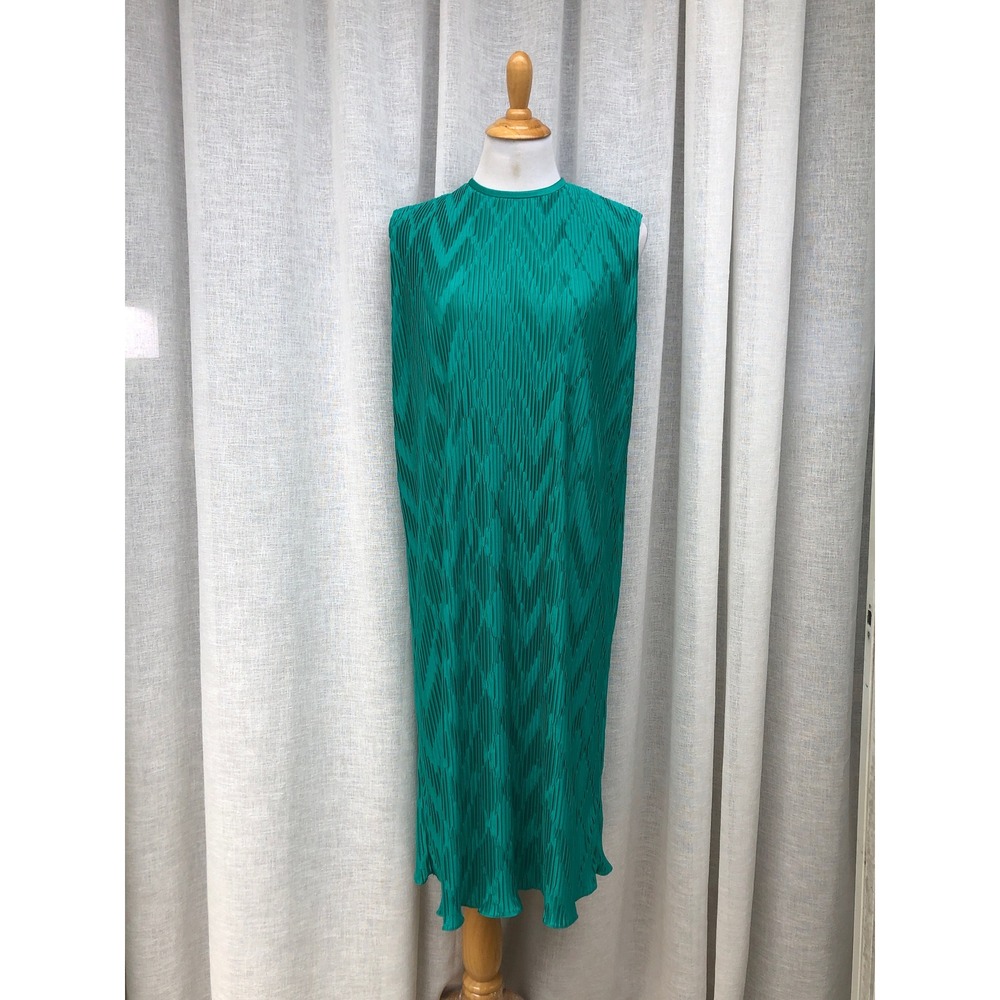 Vintage Chimney Ridge emerald green shift dress in texted polyester